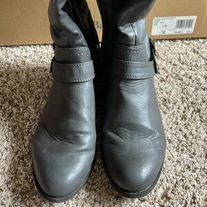 Women’s gray boots